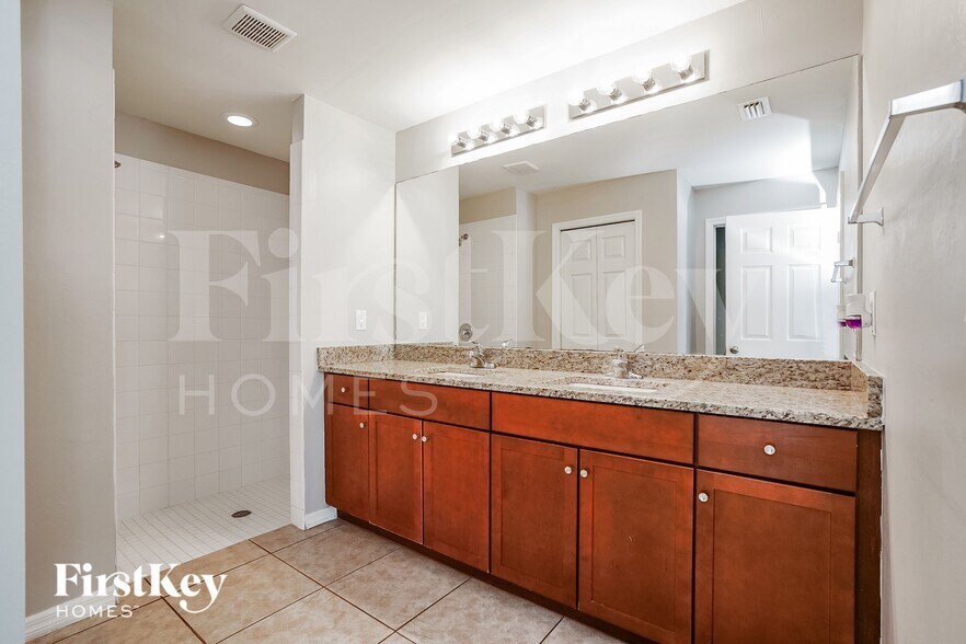 Building Photo - 3229 NW 1st Ave