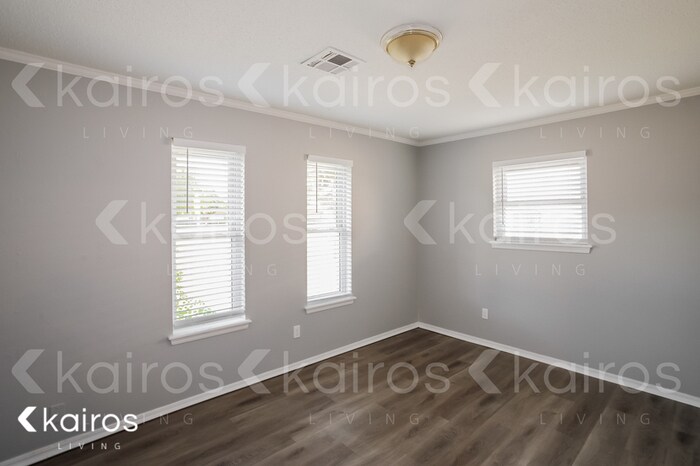 Building Photo - 204 NE 19th St