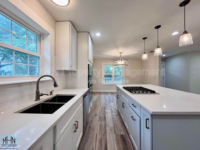 Building Photo - 810 Elizabeth Rd