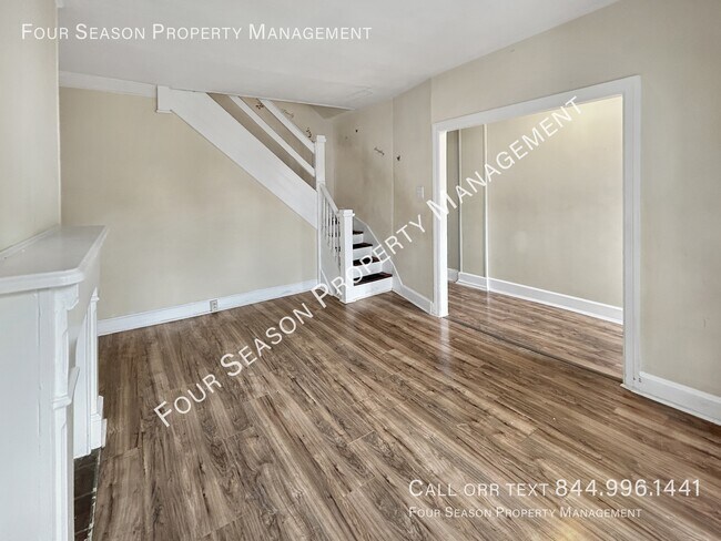 Building Photo - 306 S Locust St