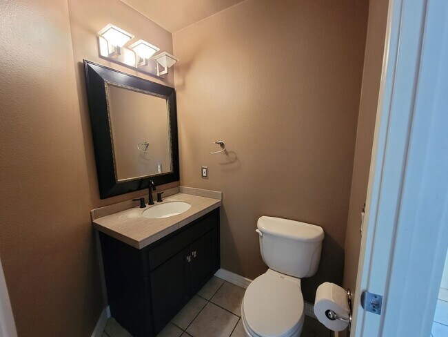 Building Photo - 3BR/2.5BA Home Near River – Stamped Patio,...