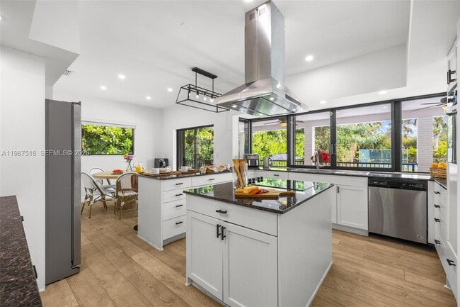 Building Photo - 14615 SW 77th Ct