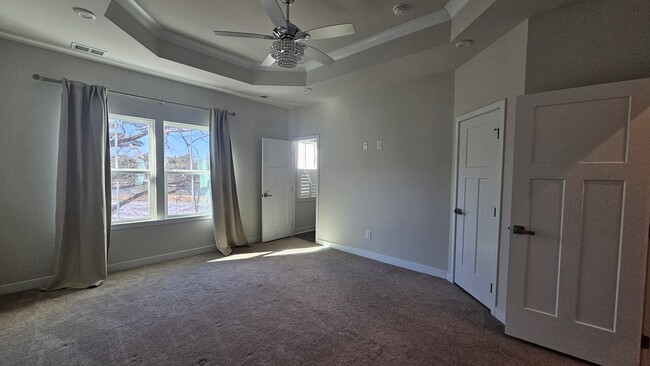 Building Photo - 549 Westport St