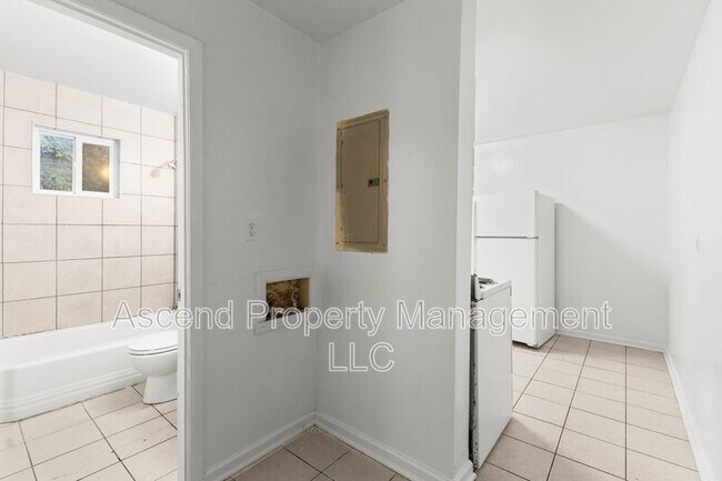 Building Photo - 1611 Roanoke Ave
