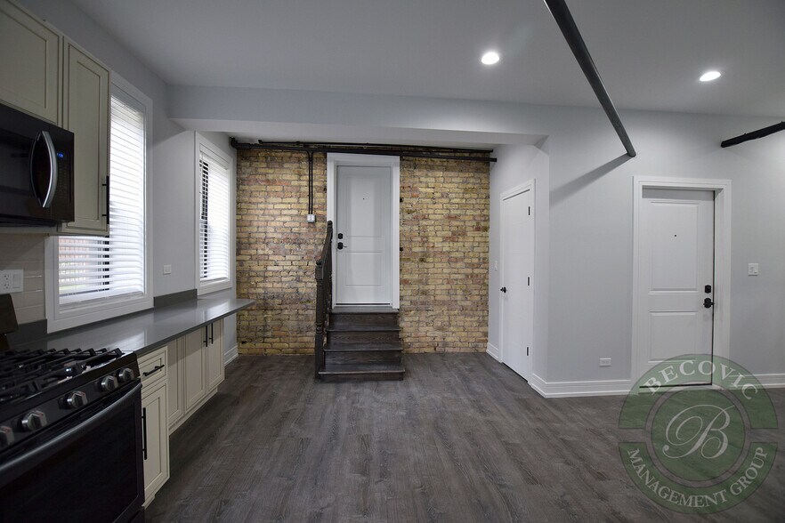 Building Photo - 6105 N Winthrop Ave