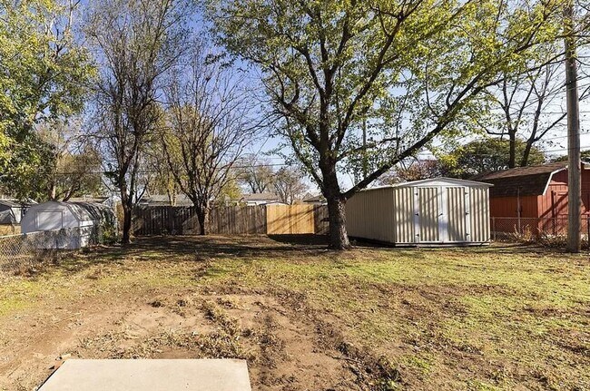 Building Photo - Adorable 4 Bedroom in Haysville!