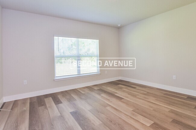 Building Photo - 9 Selden Ct