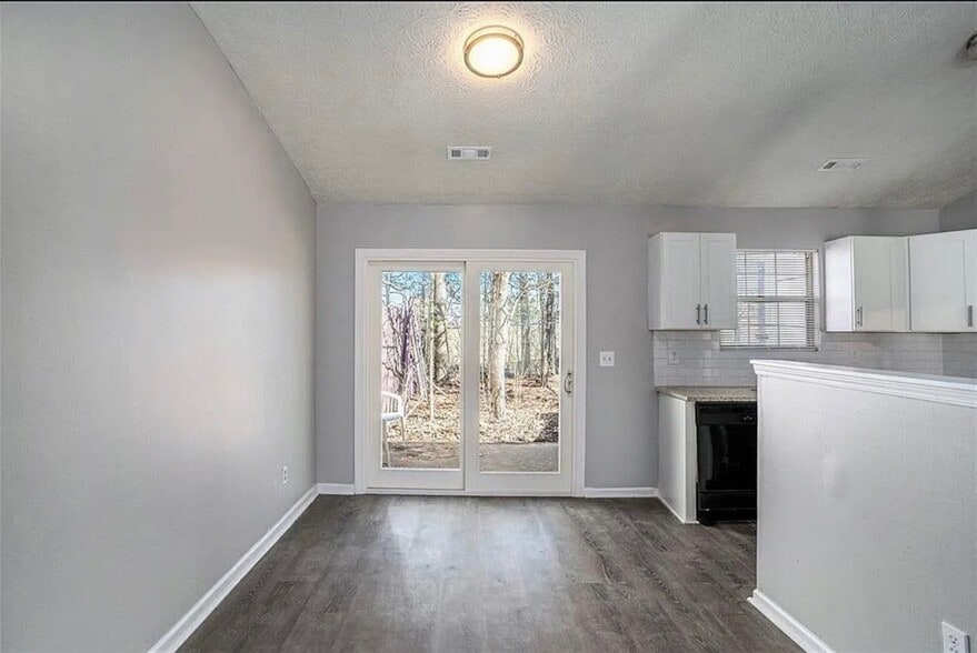 Building Photo - 5472 Glen Haven Dr