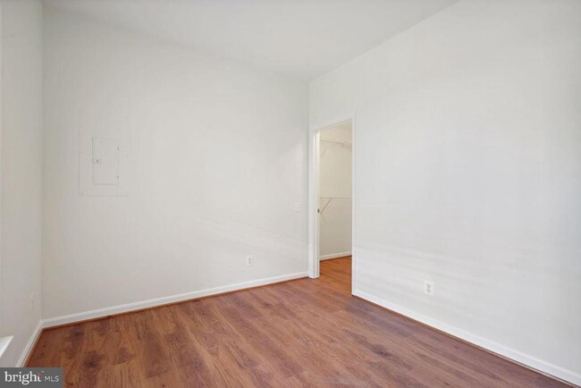 Building Photo - 15041 Clementine Way