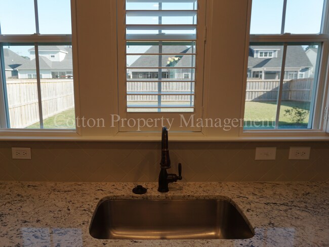 Building Photo - 33 Meon Ln