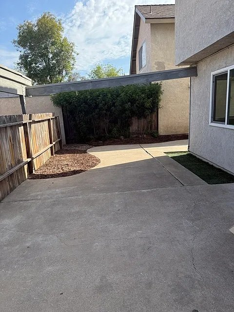 Building Photo - 10765 Esmeraldas Dr