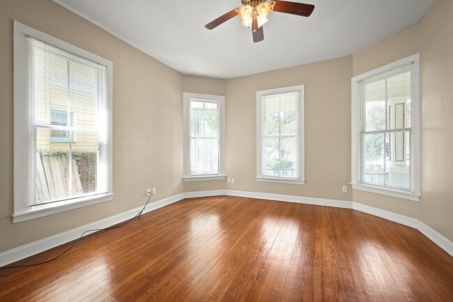 Building Photo - Charming 4 Bedroom 3 Bathroom Historical H...
