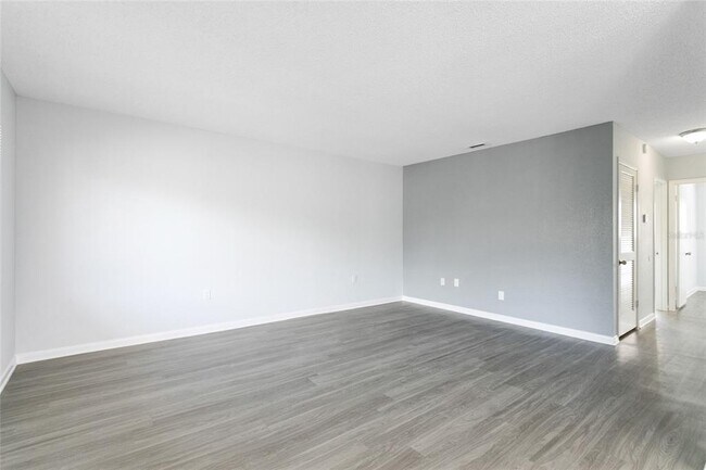 Building Photo - 2000 15th Ct NW