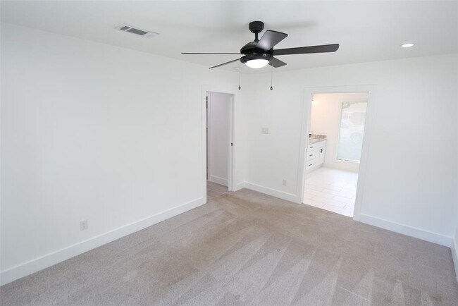Building Photo - 2219 Chantilly Ln