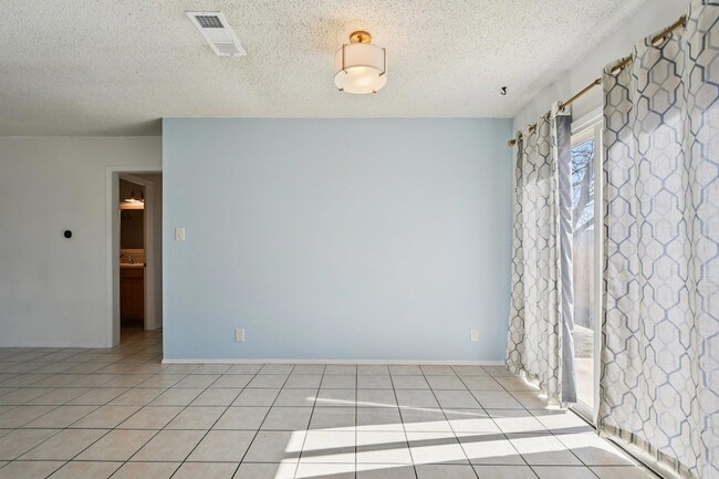 Building Photo - 9413 Quail Meadow Dr