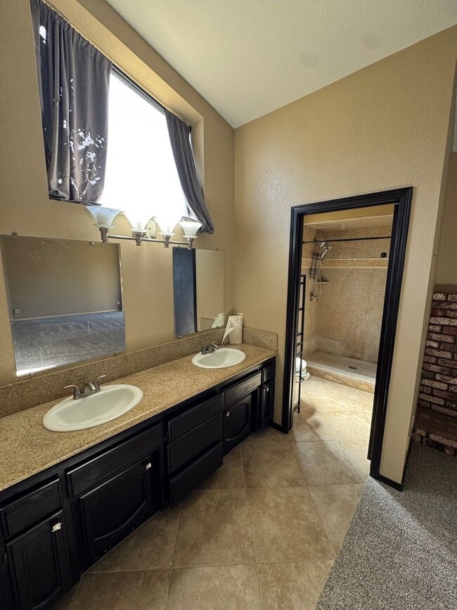 Building Photo - 3-Bedroom Home on Spacious Property in a Great Nipomo Location