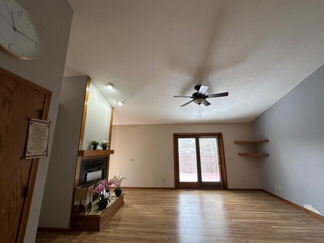 Building Photo - 543 Mahogany Way