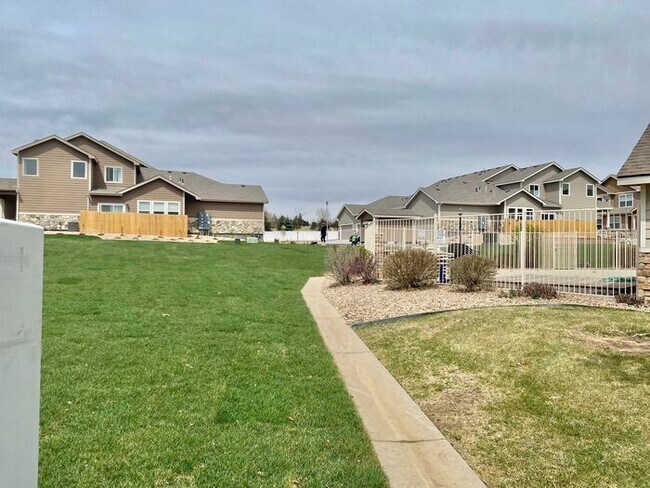 Building Photo - West Greeley Townhome with Garage!