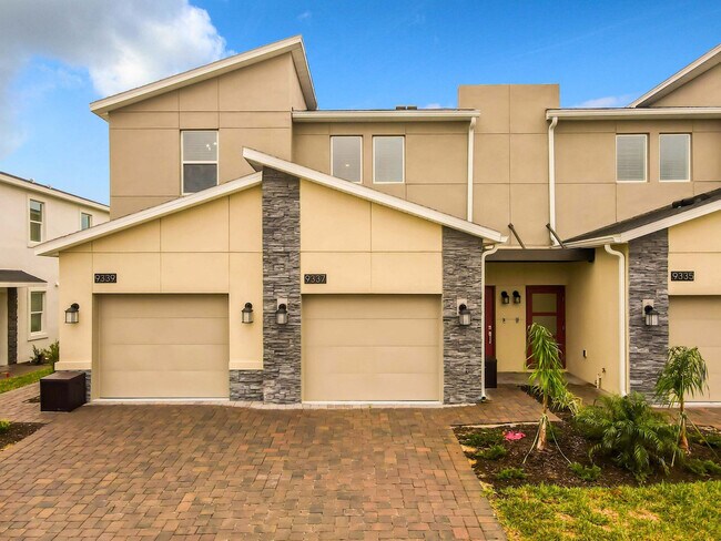 Building Photo - 9335 Sommerset Hills Dr