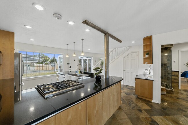 Building Photo - 4132 Matia Dr