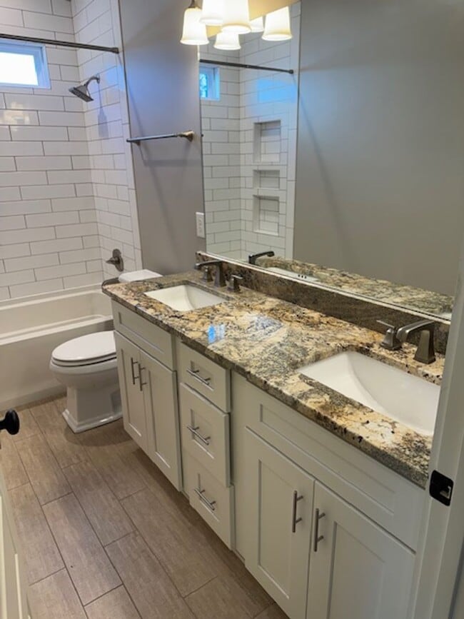 Building Photo - Beautiful custom home in East Nashville!