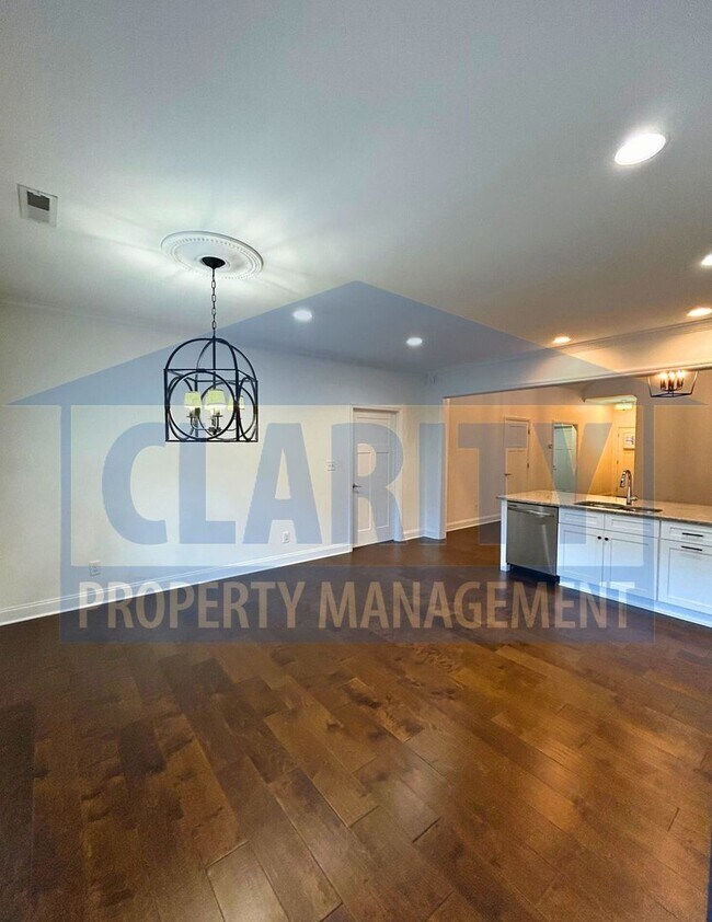 Building Photo - Single-level two bedroom townhome!