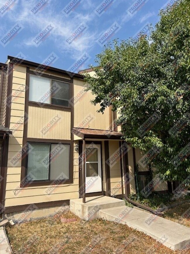 Primary Photo - 2 bedroom, 1.5 bath 899 sqft.