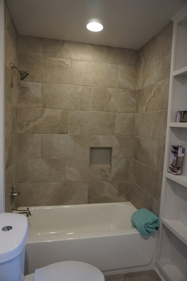 Building Photo - 2114 24th St