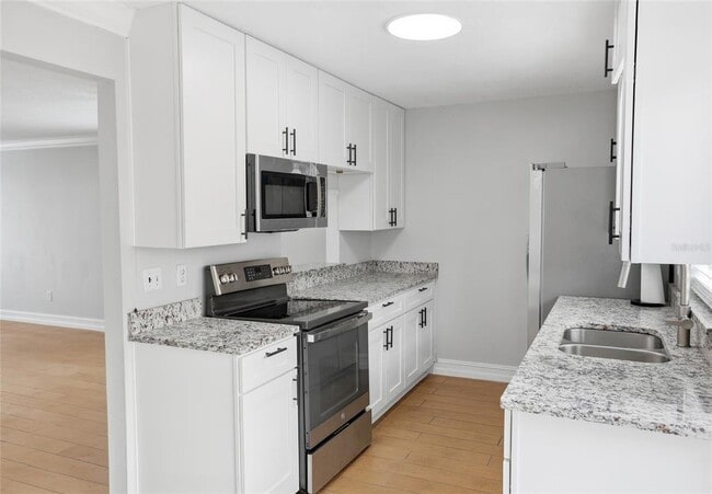 Building Photo - 1600 Little Falls Cir