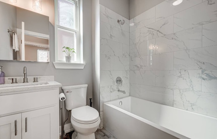 Bathroom - 2433 S Oakley Ave