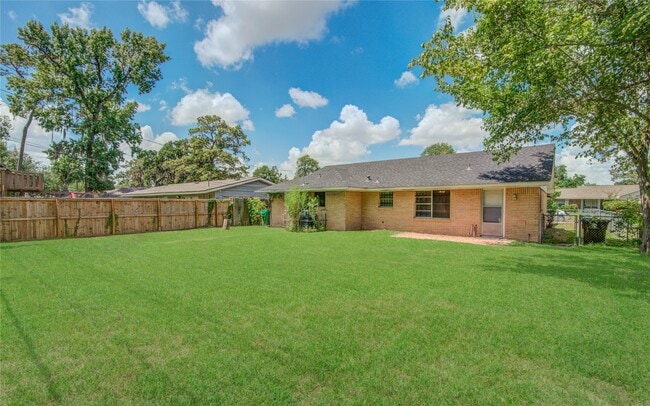 Building Photo - 9526 Balsam Ln