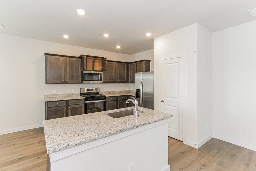 Building Photo - 422 Watson Ct