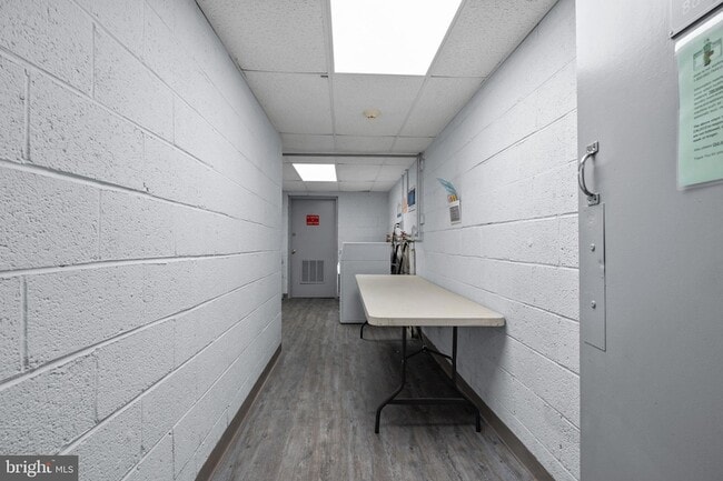 Building Photo - 1575 W Street Rd