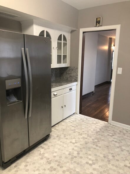 Building Photo - 4936 Woolworth Ave