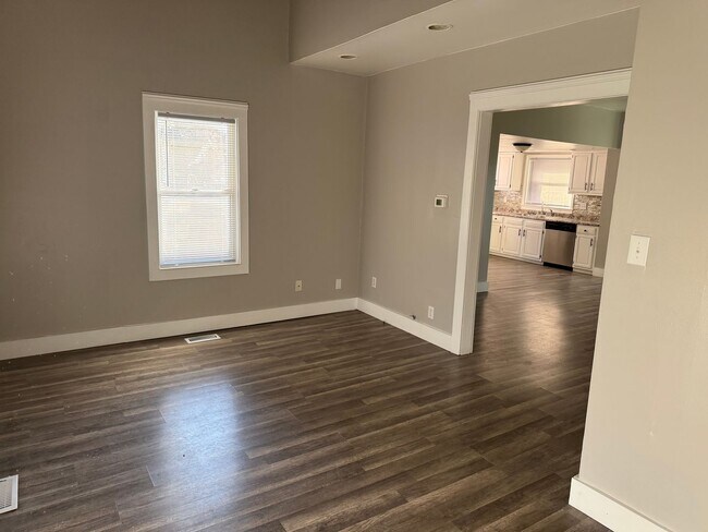 Building Photo - House for Rent