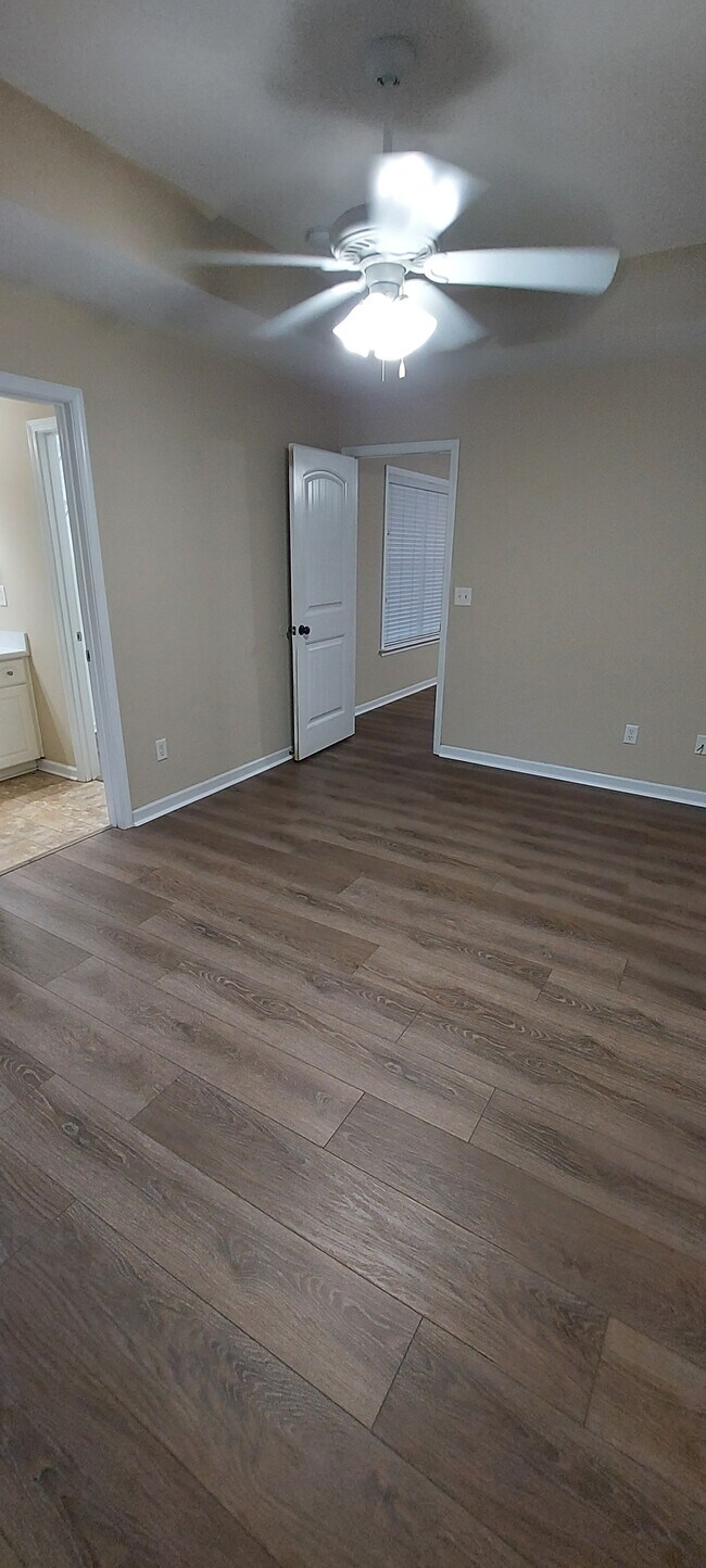 Building Photo - 16210 Stone Ridge Pkwy