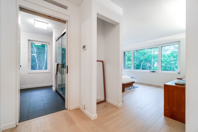 Building Photo - 40 Russells Hill Rd