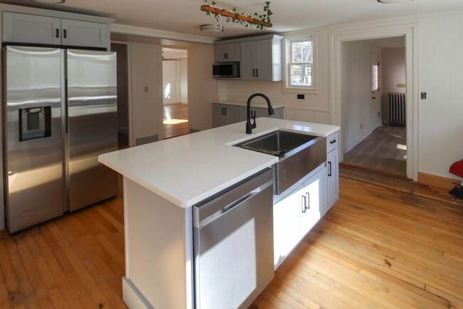 Building Photo - Beautiful 3-Bedroom Colonial on 1.3 Acres in Sought-After Eliot