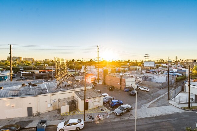 Building Photo - 2478 Penmar Ave