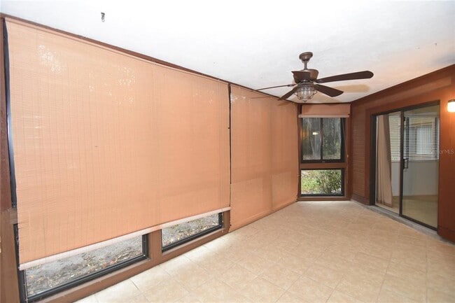 Building Photo - 11 Surrey Ct