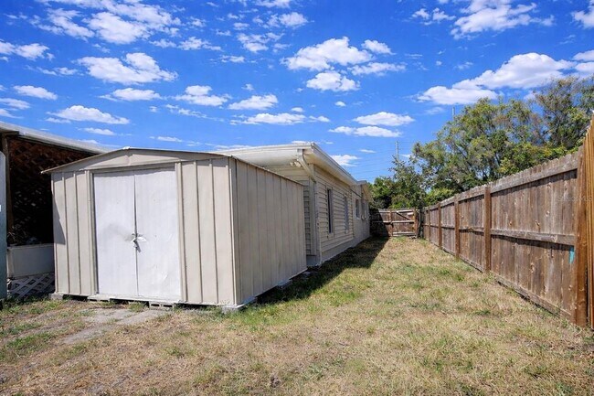 Building Photo - 7018 54th Ave N