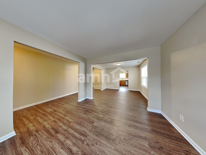 Building Photo - 10741 Glenluce Ave