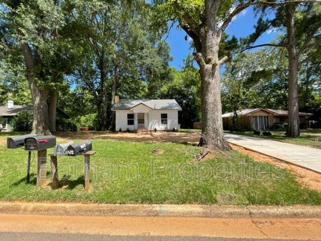 Primary Photo - 916 Cason St