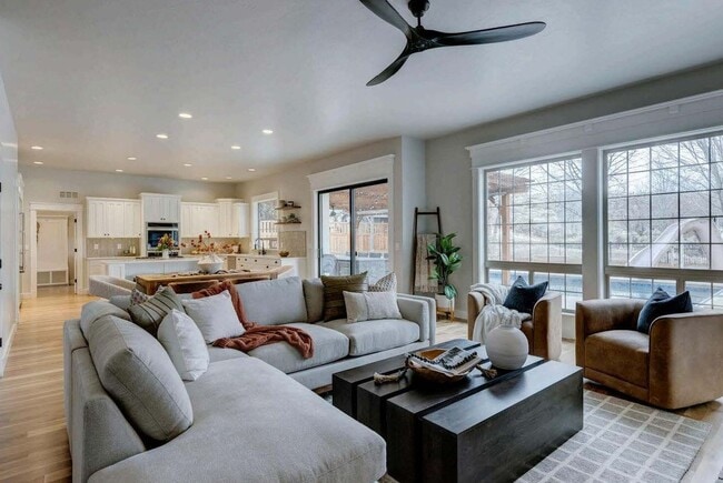 Building Photo - Beautiful home perfect for entertaining