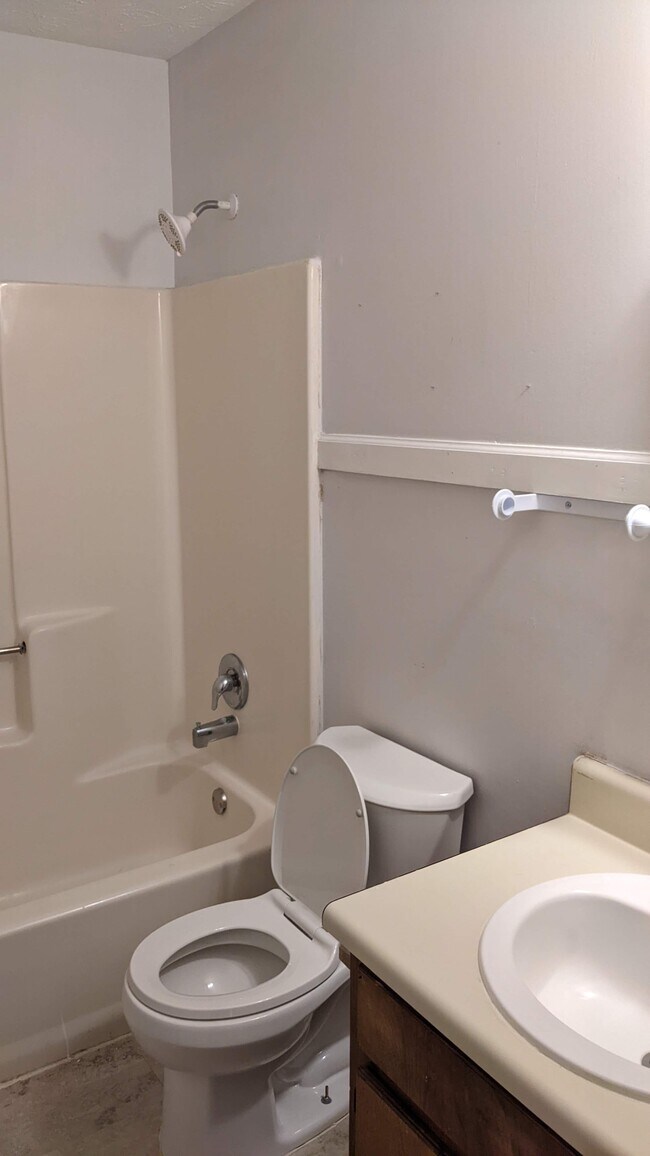 Building Photo - 102A Jay Ln. Hampton GA 30228