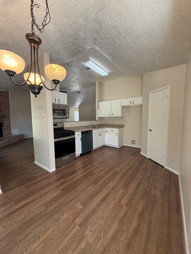 Building Photo - 11980 La Salle River Rd