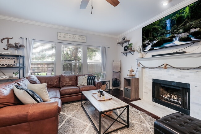 Building Photo - 1411 View Top