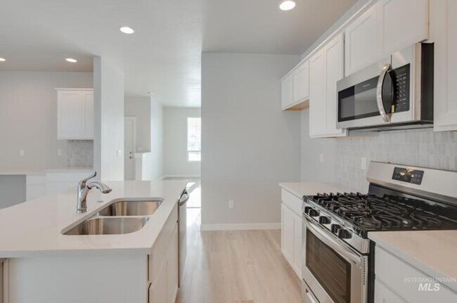 Building Photo - 5820 W Striker Ln
