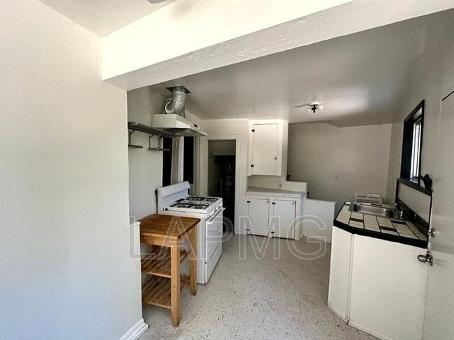 Building Photo - 2434 Echo Park Ave