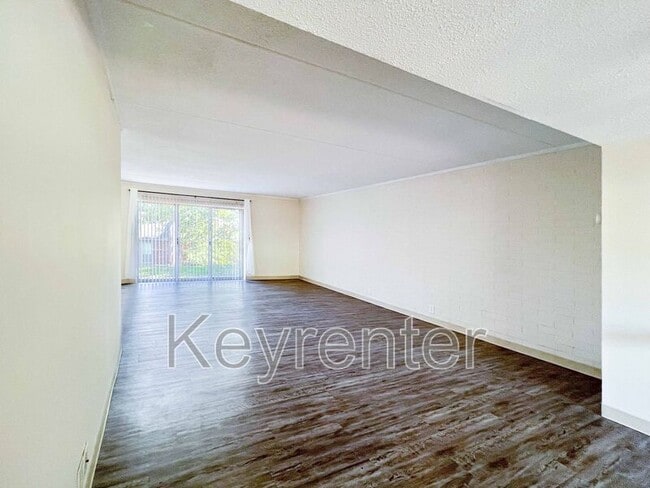 Building Photo - 530 Berlin Dr